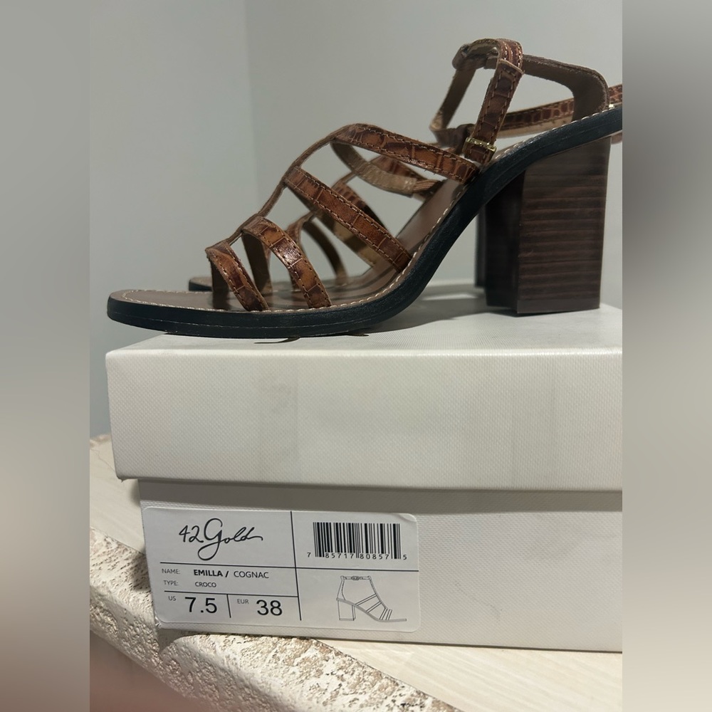 Leather block heel sandal